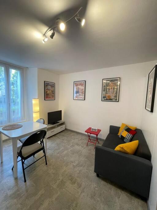 Studio Rdc Parking Prive Gratuit Doué-la-Fontaine Esterno foto